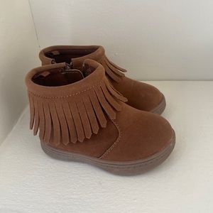 Tassel brown snow boots size 4 good condition $20
